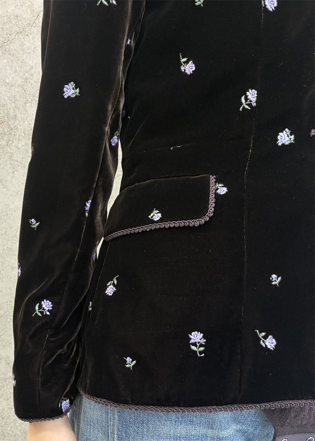 
                  
                    ROSE EMBROIDERED VELVET JACKET
                  
                