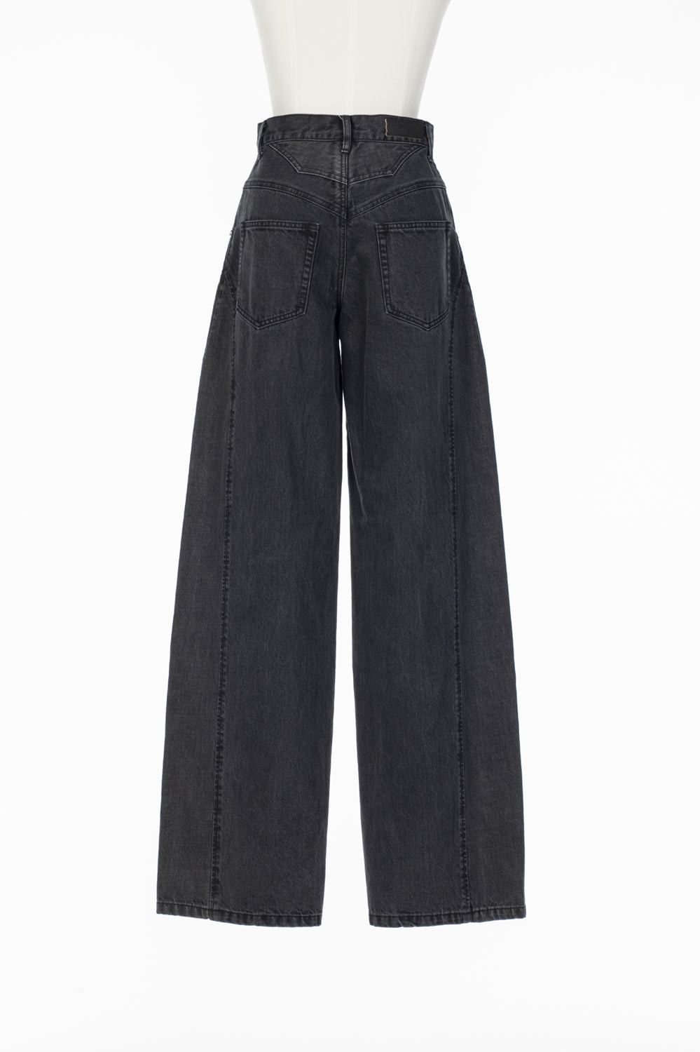 
                  
                    ORGANIC COTTON CURVE-FIT HIGH-RISE JEANS -BLACK-
                  
                