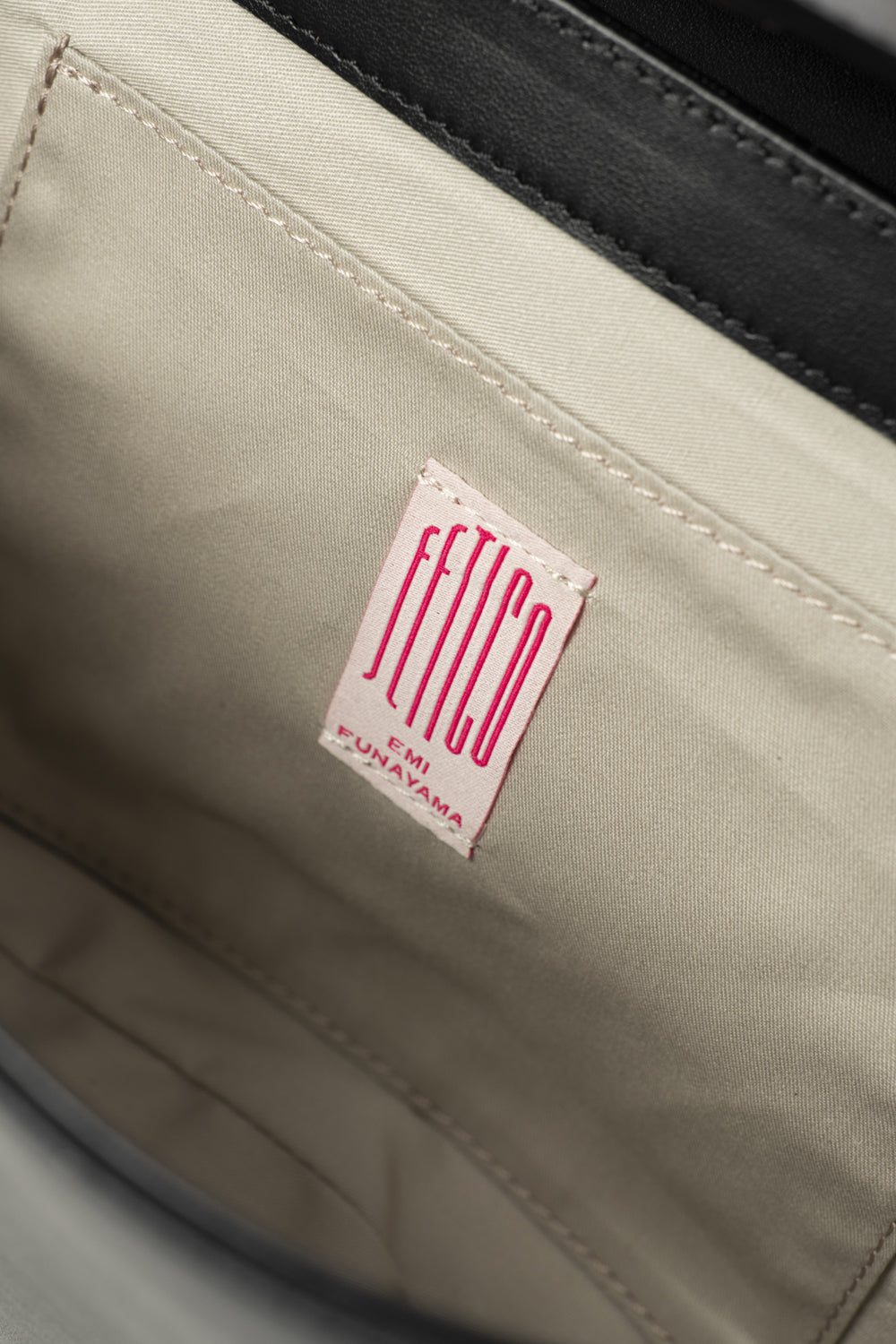 
                  
                    THE ARCH MINI -BLACK-
                  
                