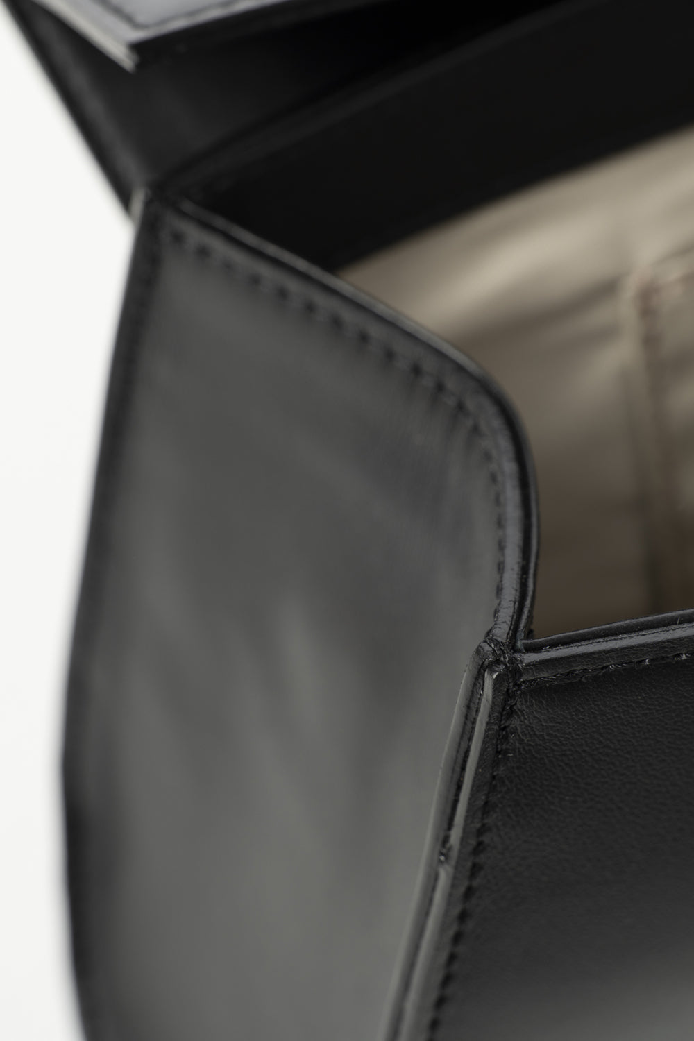 
                  
                    THE ARCH MINI -BLACK-
                  
                