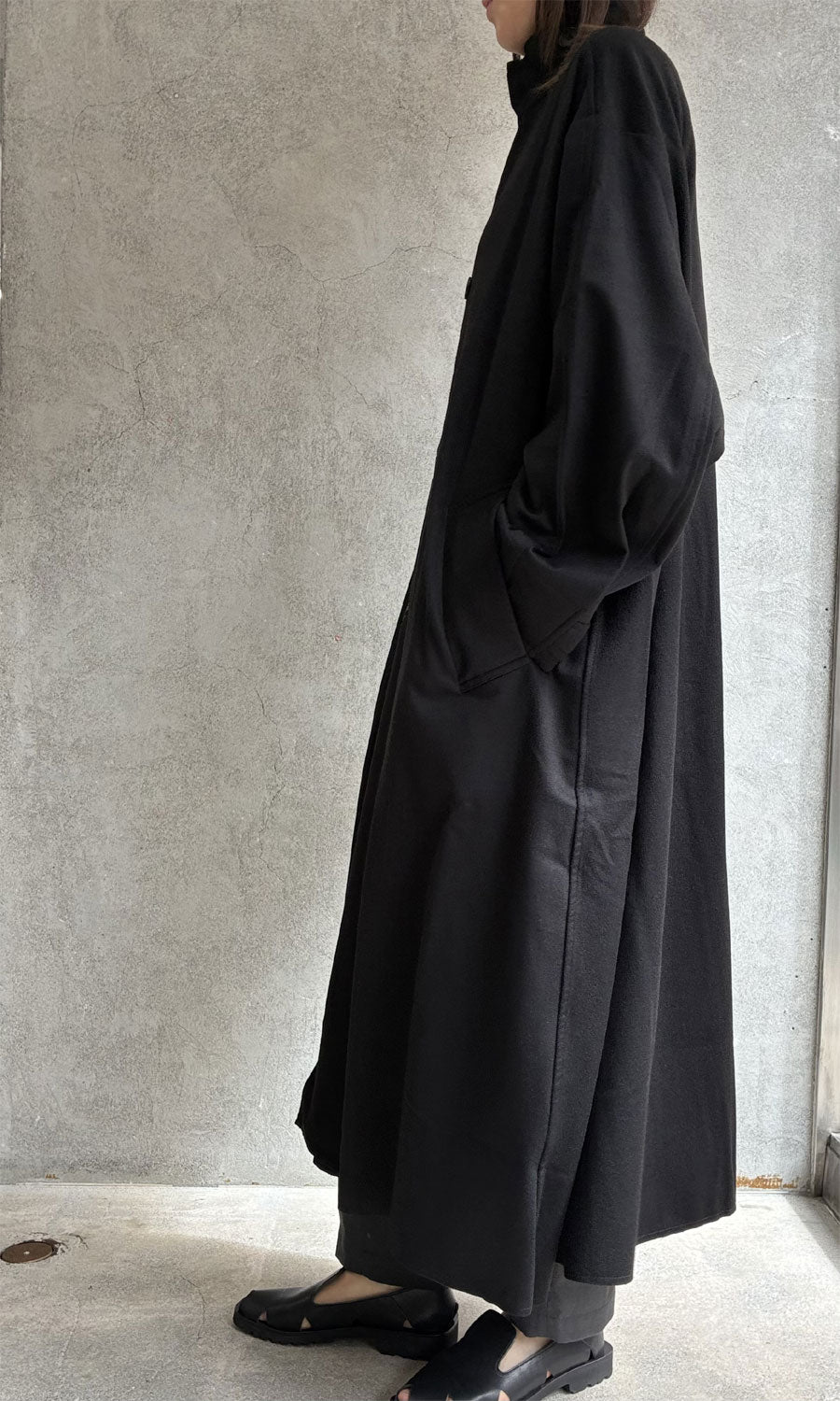 
                  
                    HEAVY WOOL OVERSIZED COAT
                  
                