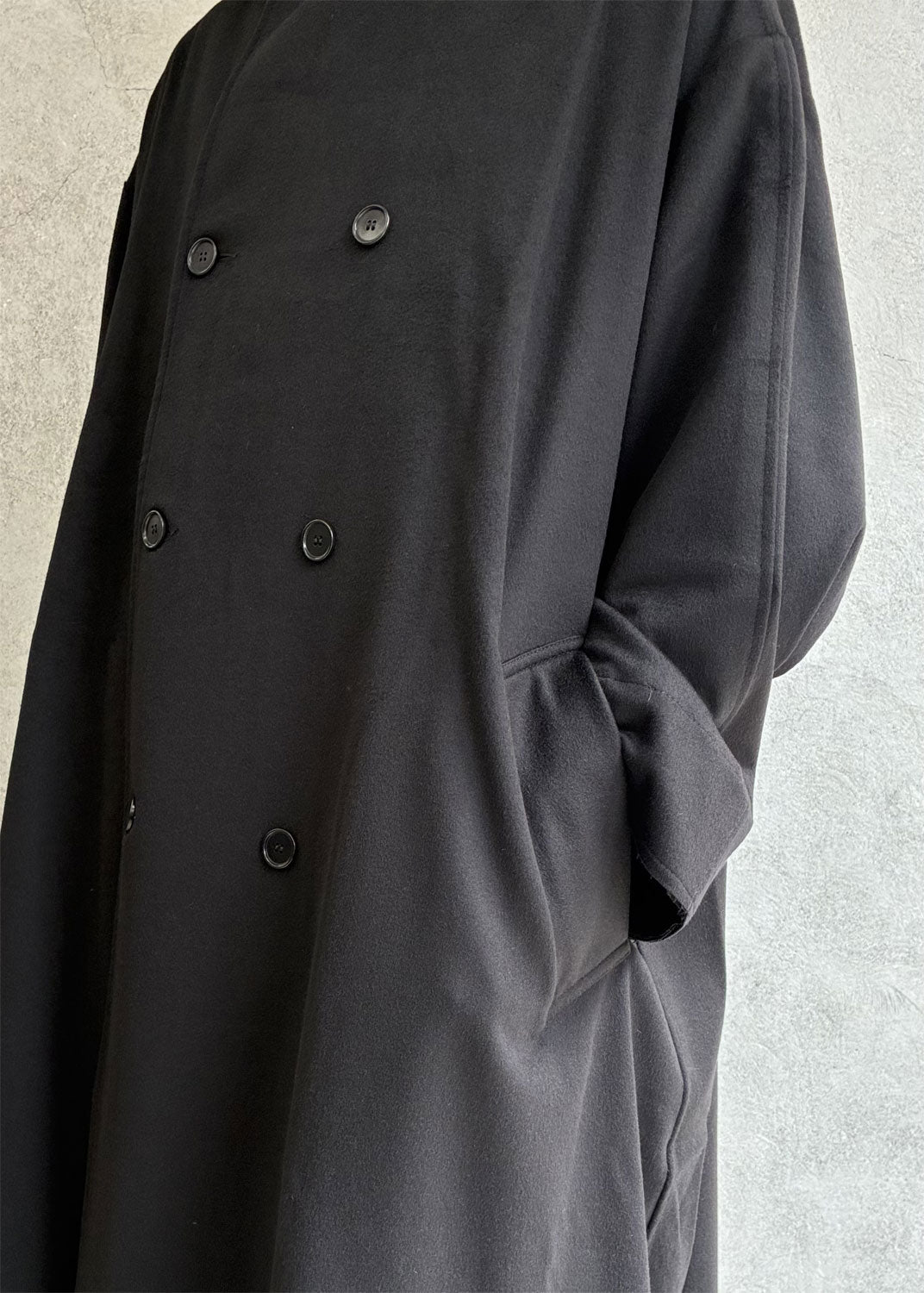 
                  
                    HEAVY WOOL OVERSIZED COAT
                  
                
