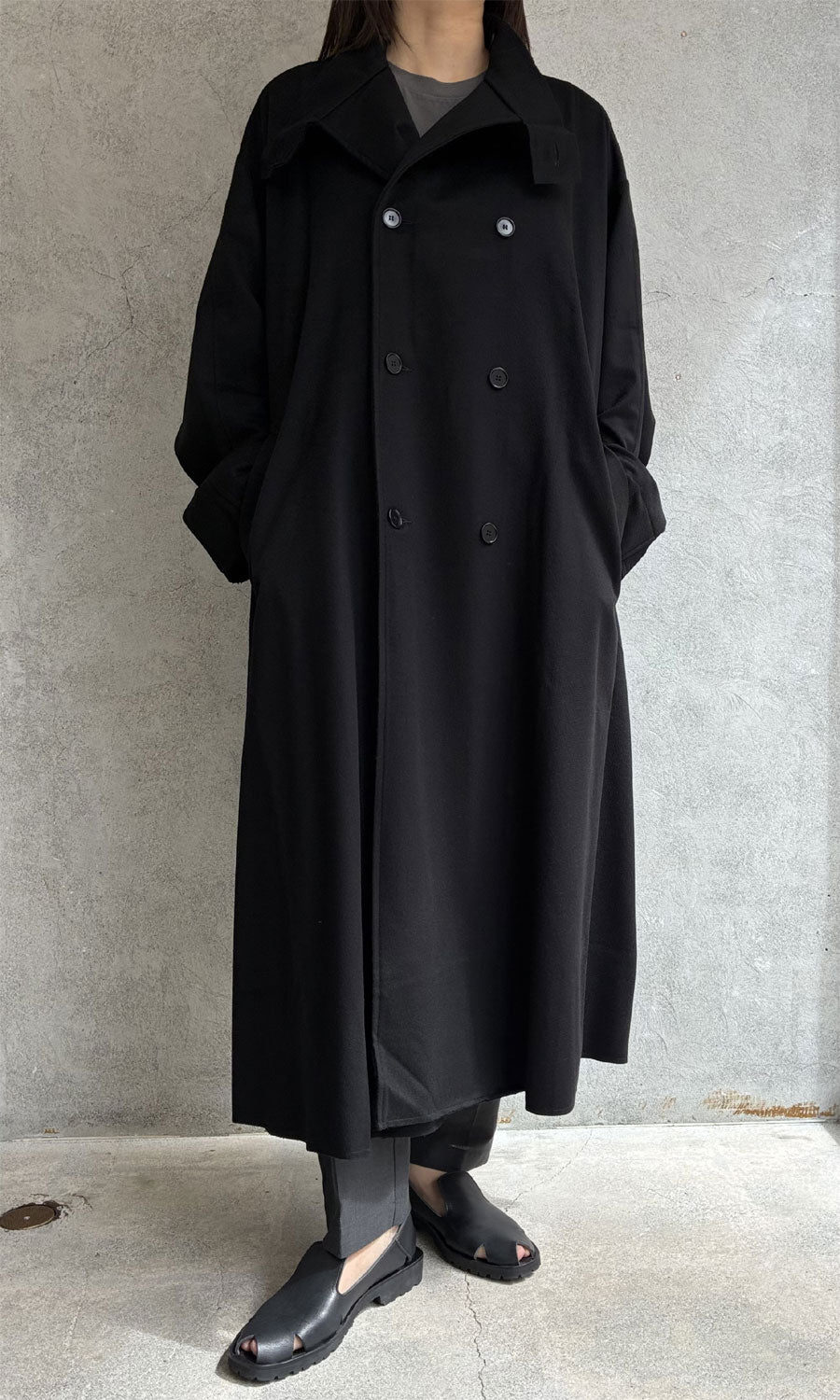 
                  
                    HEAVY WOOL OVERSIZED COAT
                  
                