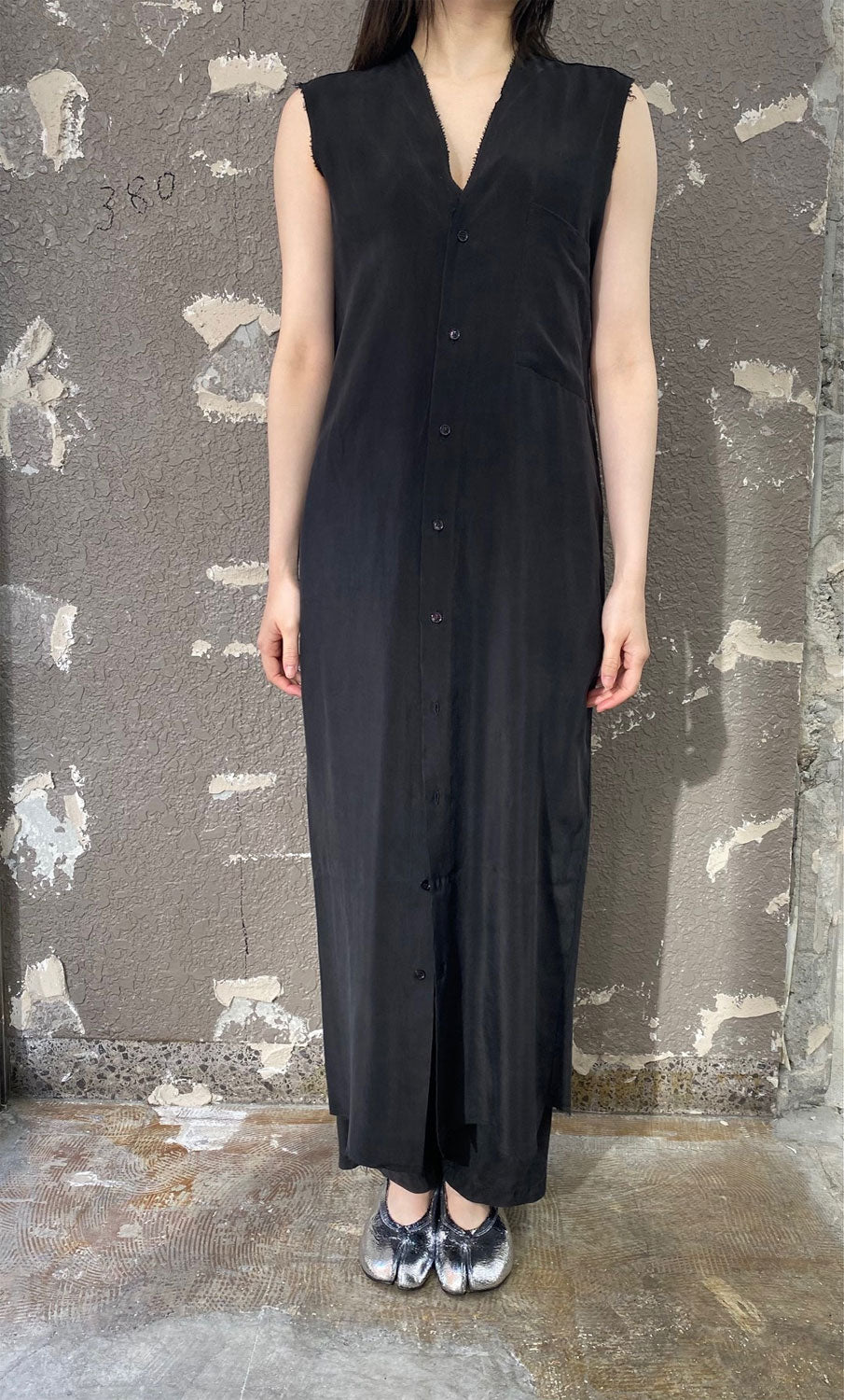 
                  
                    CUPRO SLEEVELESS DRESS -BLACK-
                  
                