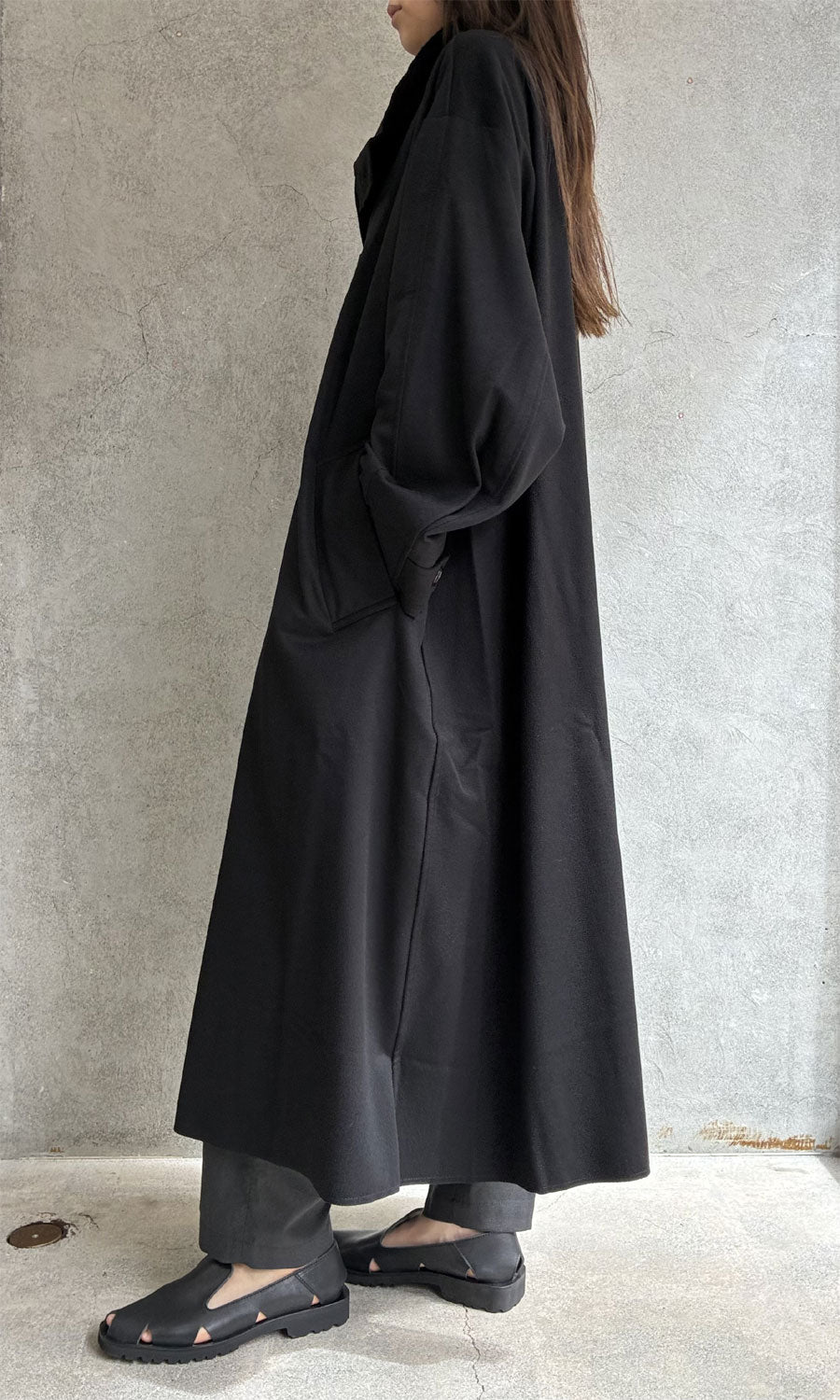 
                  
                    HEAVY WOOL OVERSIZED COAT
                  
                
