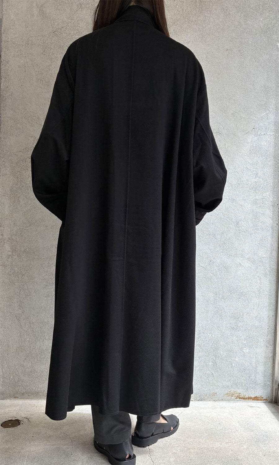 
                  
                    HEAVY WOOL OVERSIZED COAT
                  
                