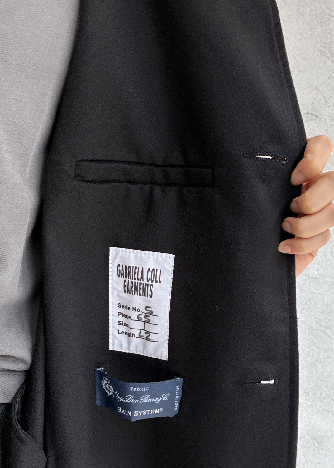 
                  
                    HEAVY WOOL OVERSIZED COAT
                  
                