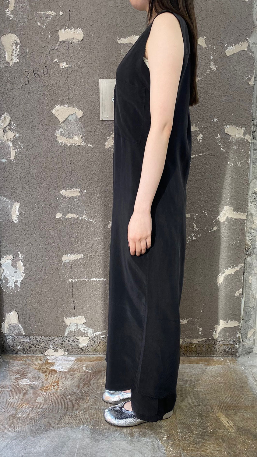 
                  
                    CUPRO SLEEVELESS DRESS -BLACK-
                  
                