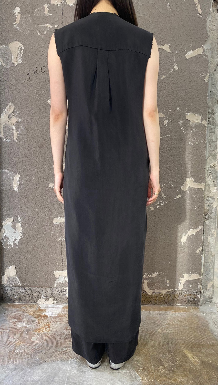 
                  
                    CUPRO SLEEVELESS DRESS -BLACK-
                  
                