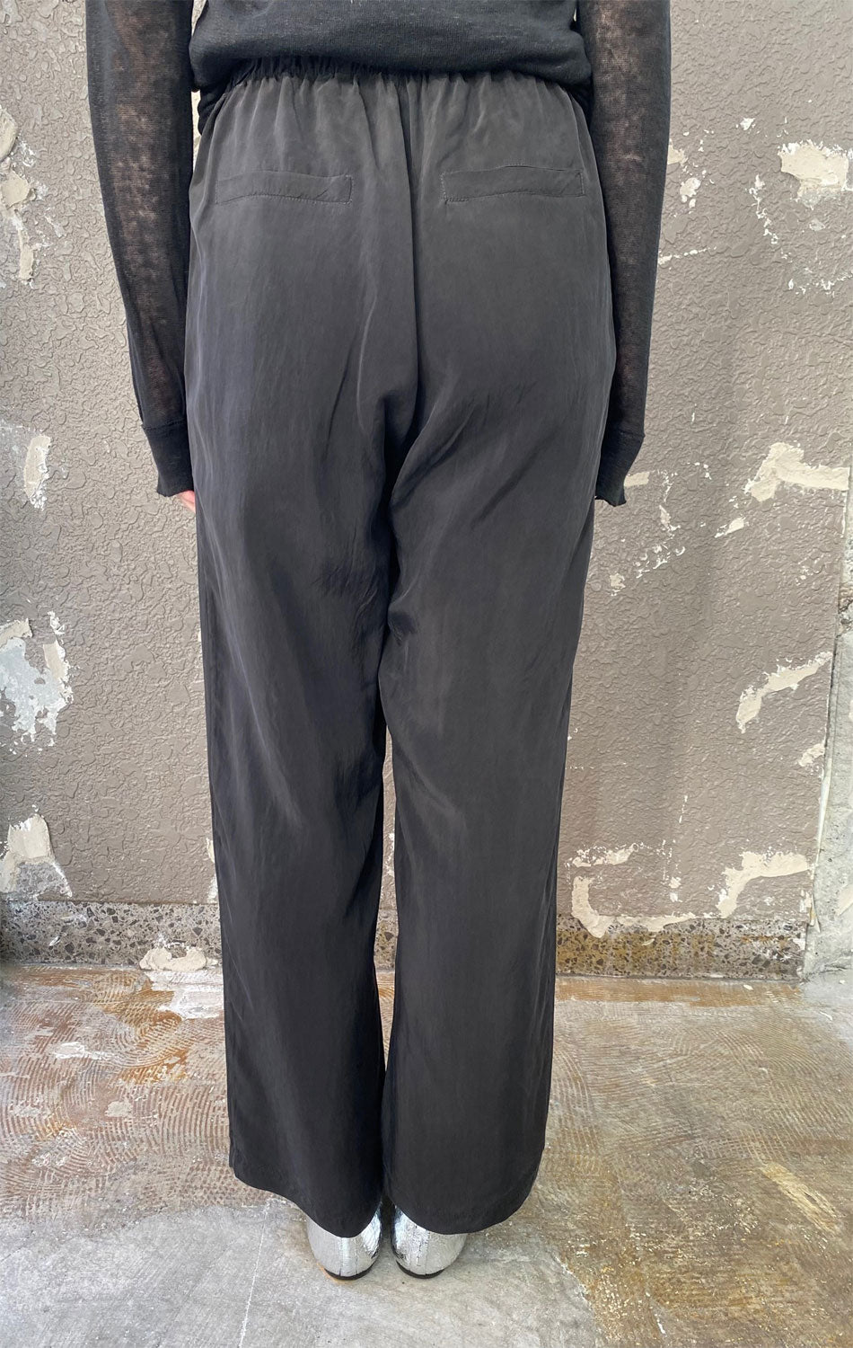 
                  
                    CUPRO DRAWSTRING TOROUSERS-BLACK-
                  
                