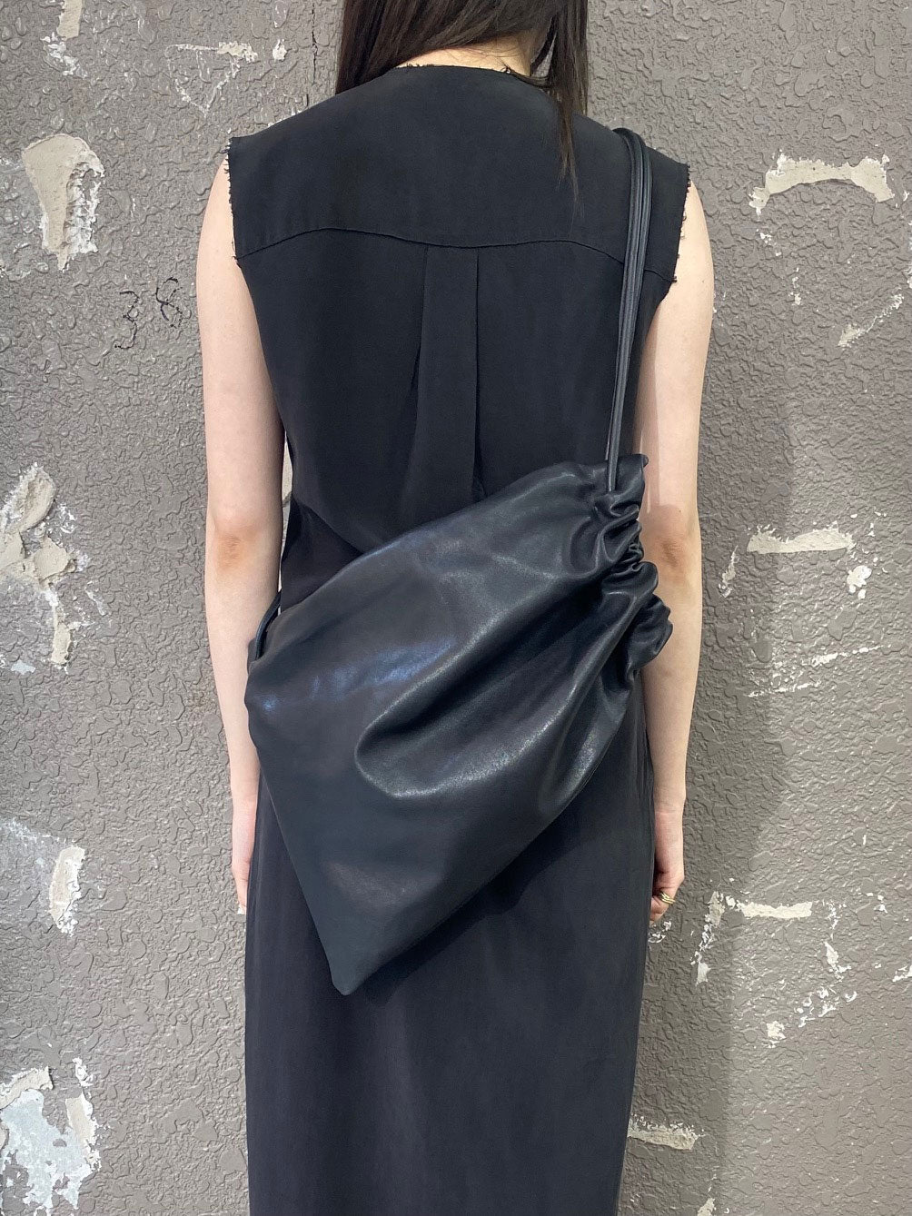 
                  
                    LEATHER GATHERED CROSSED BAG
                  
                