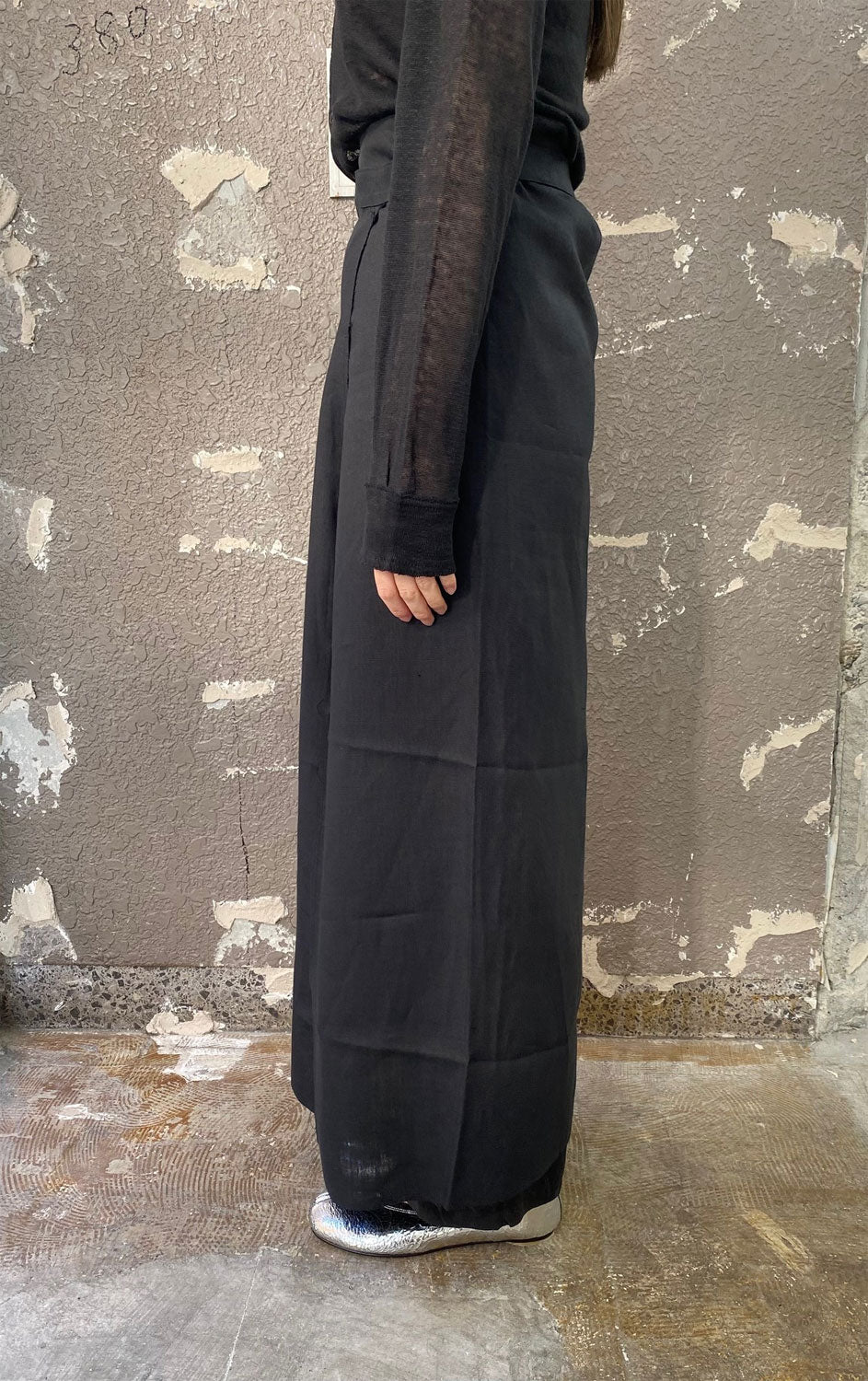 
                  
                    LINEN WRAP SKIRT-BLACK-
                  
                
