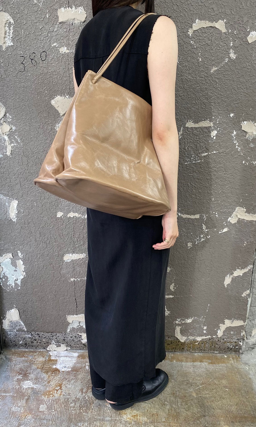 
                  
                    LEATHER HOOF BAG
                  
                