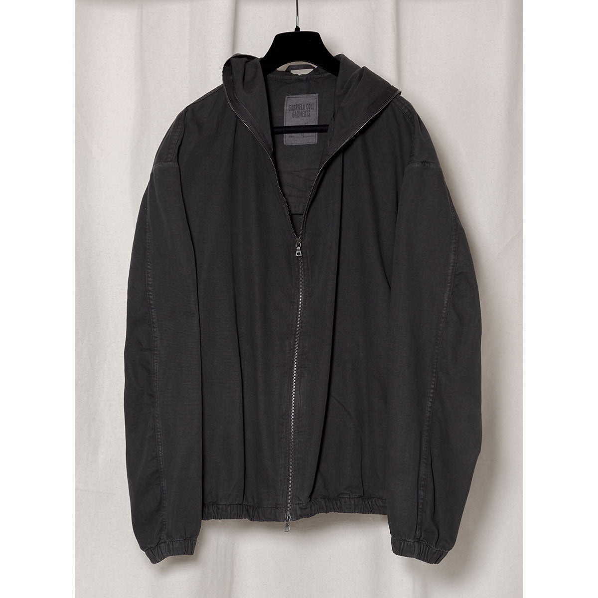 
                  
                    THIN CANVAS HOODED ZIPPER JACKET -BLACK-
                  
                