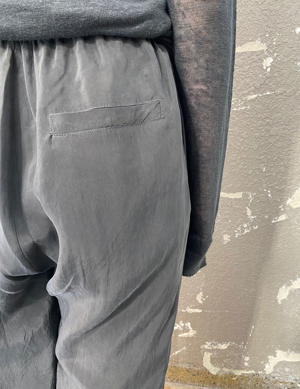 
                  
                    CUPRO DRAWSTRING TOROUSERS-BLACK-
                  
                