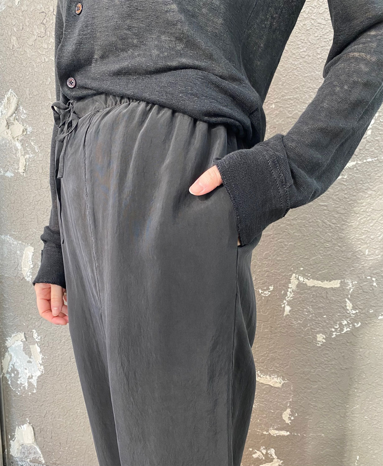 
                  
                    CUPRO DRAWSTRING TOROUSERS-BLACK-
                  
                