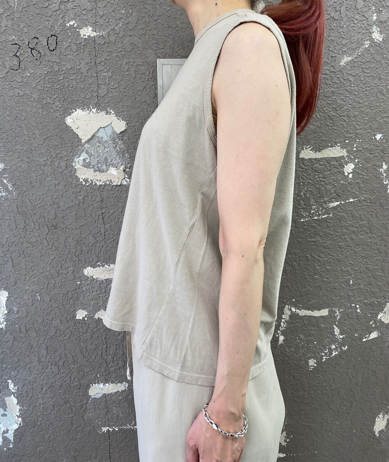 
                  
                    ORGANIC COTTON SLEEVELESS T-SHIRT
                  
                