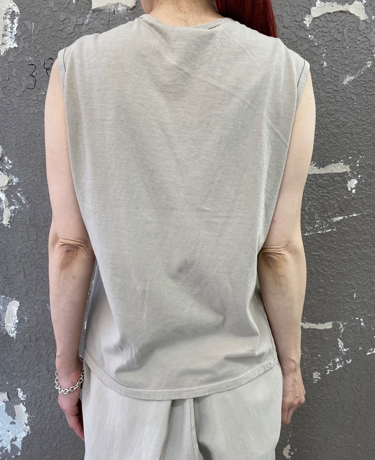 
                  
                    ORGANIC COTTON SLEEVELESS T-SHIRT
                  
                
