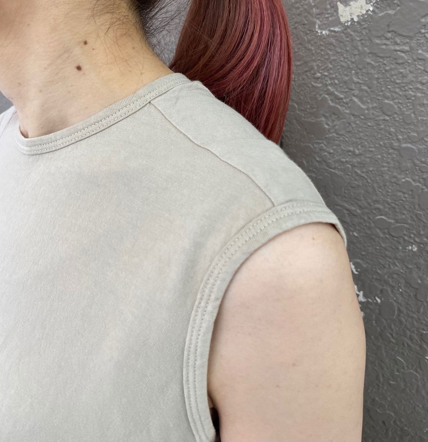
                  
                    ORGANIC COTTON SLEEVELESS T-SHIRT
                  
                