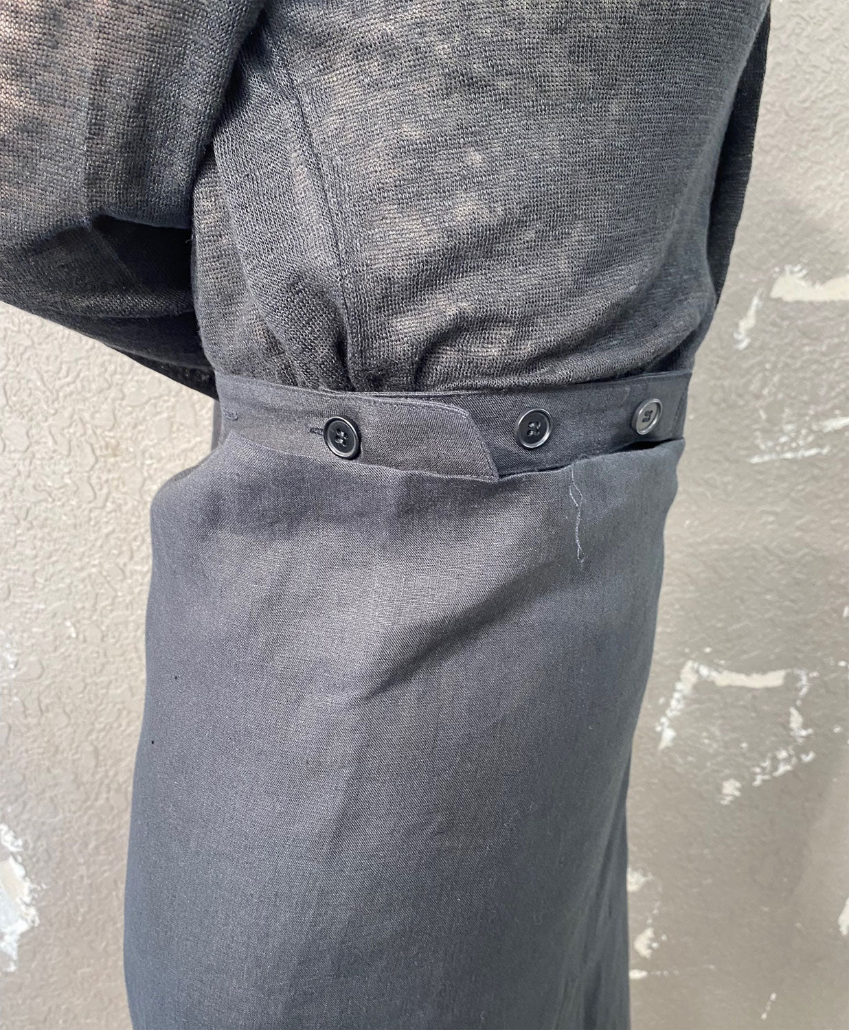 
                  
                    LINEN WRAP SKIRT-BLACK-
                  
                