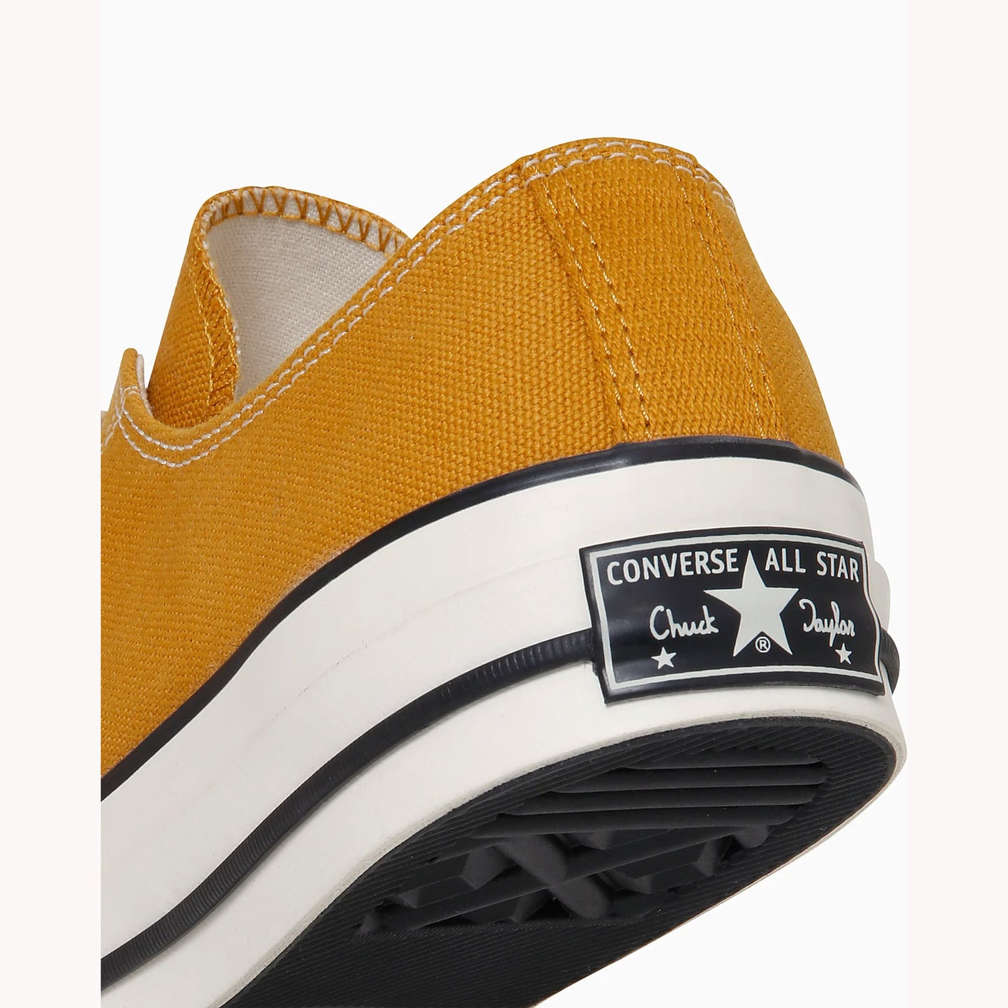 
                  
                    CHUCK TAYLOR CANVAS OX
                  
                