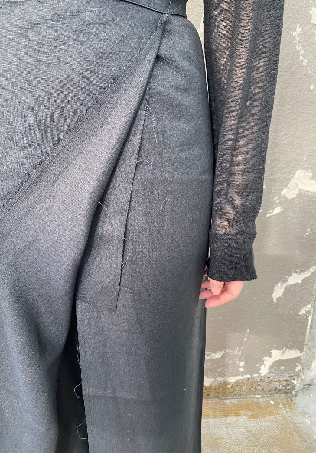 
                  
                    LINEN WRAP SKIRT-BLACK-
                  
                