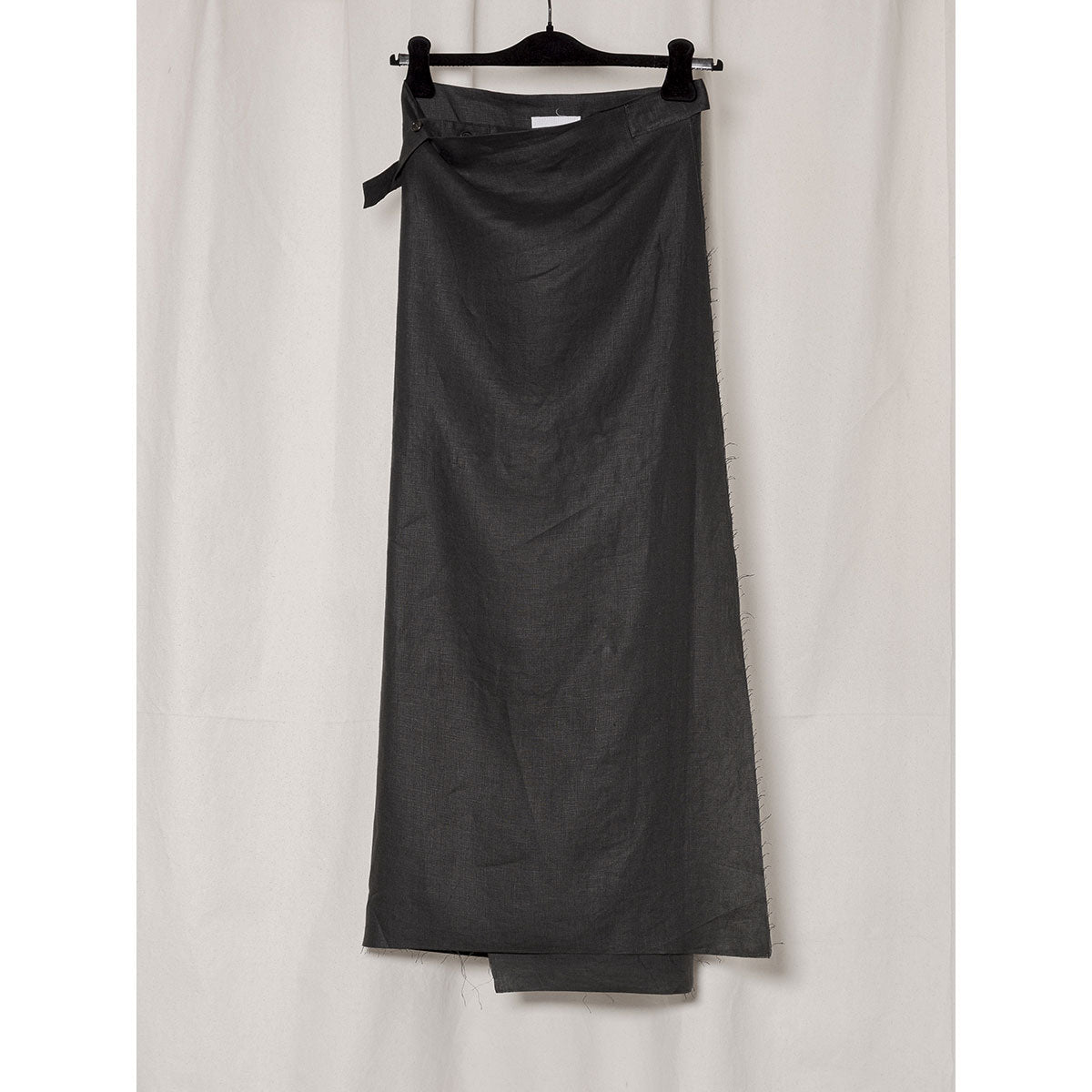 
                  
                    LINEN WRAP SKIRT-BLACK-
                  
                