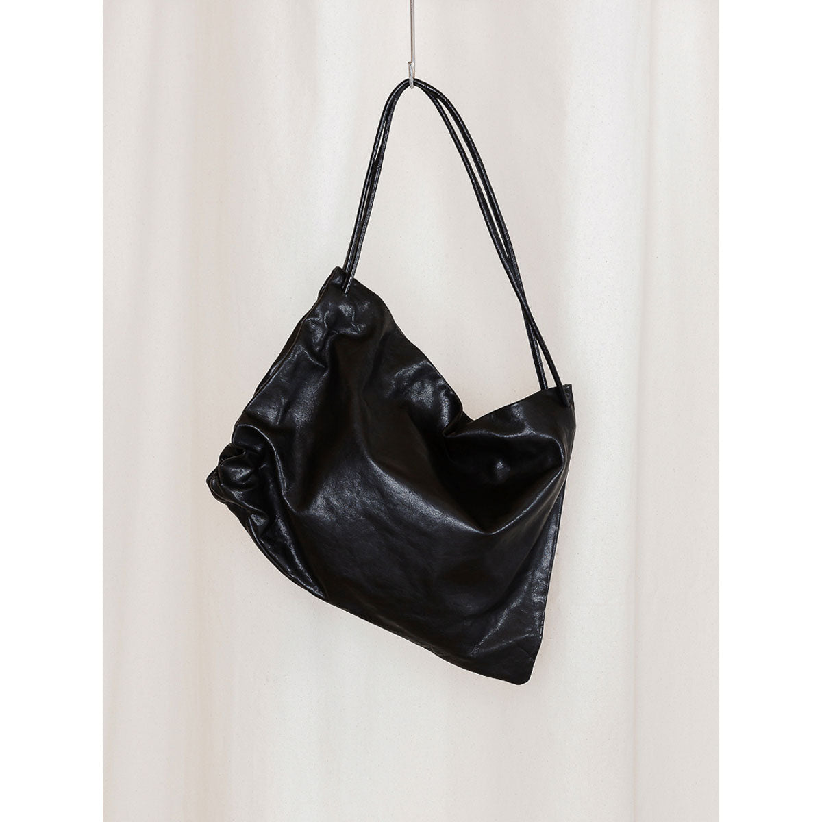 
                  
                    LEATHER GATHERED CROSSED BAG
                  
                