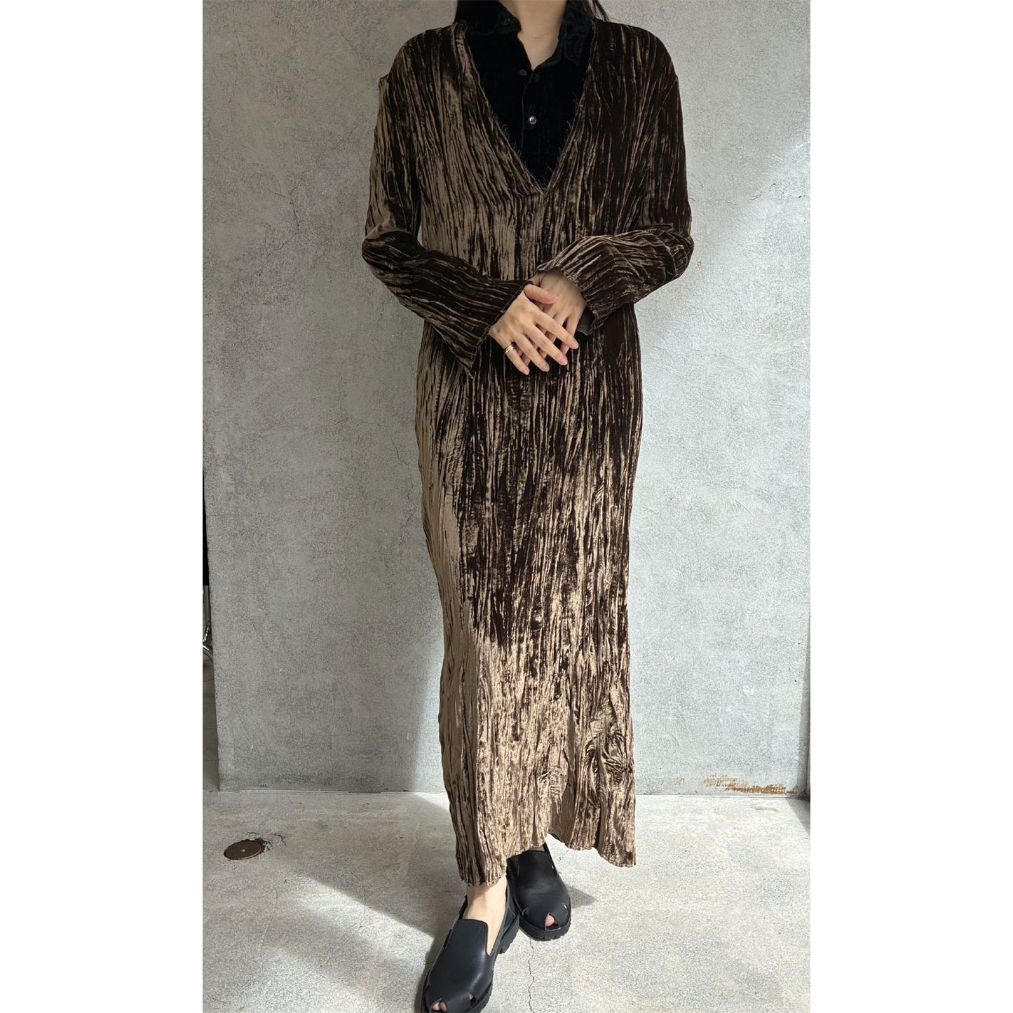 
                  
                    SILK VELVET LONGSLEEVE DRESS
                  
                