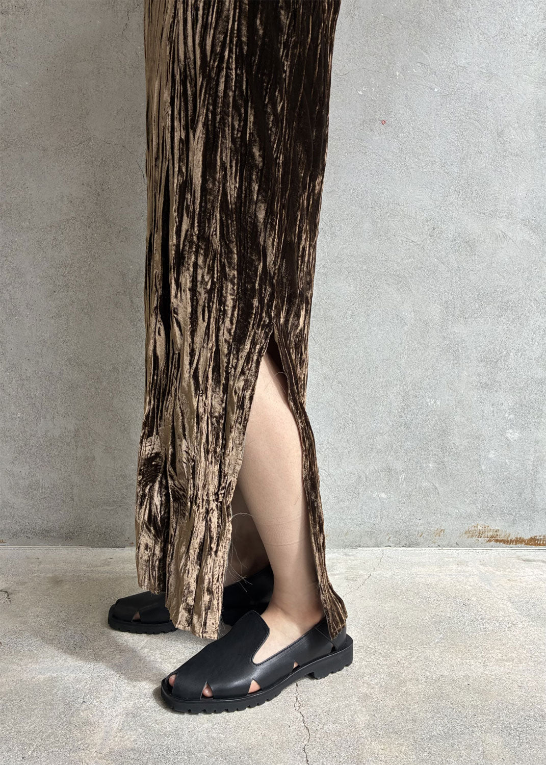 
                  
                    SILK VELVET LONGSLEEVE DRESS
                  
                