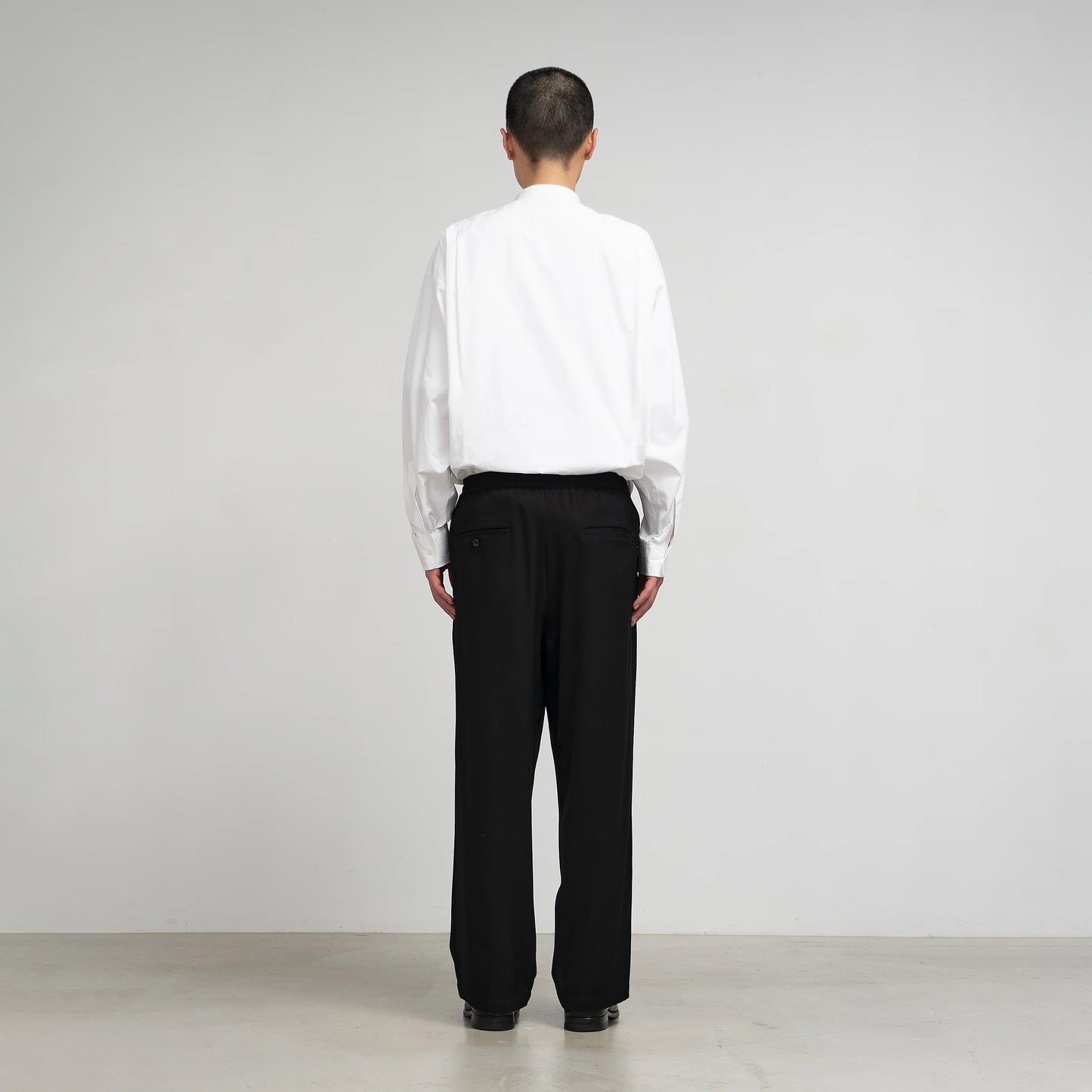 
                  
                    WOOL DOESKIN TWO TUCK WIDE PANTS
                  
                