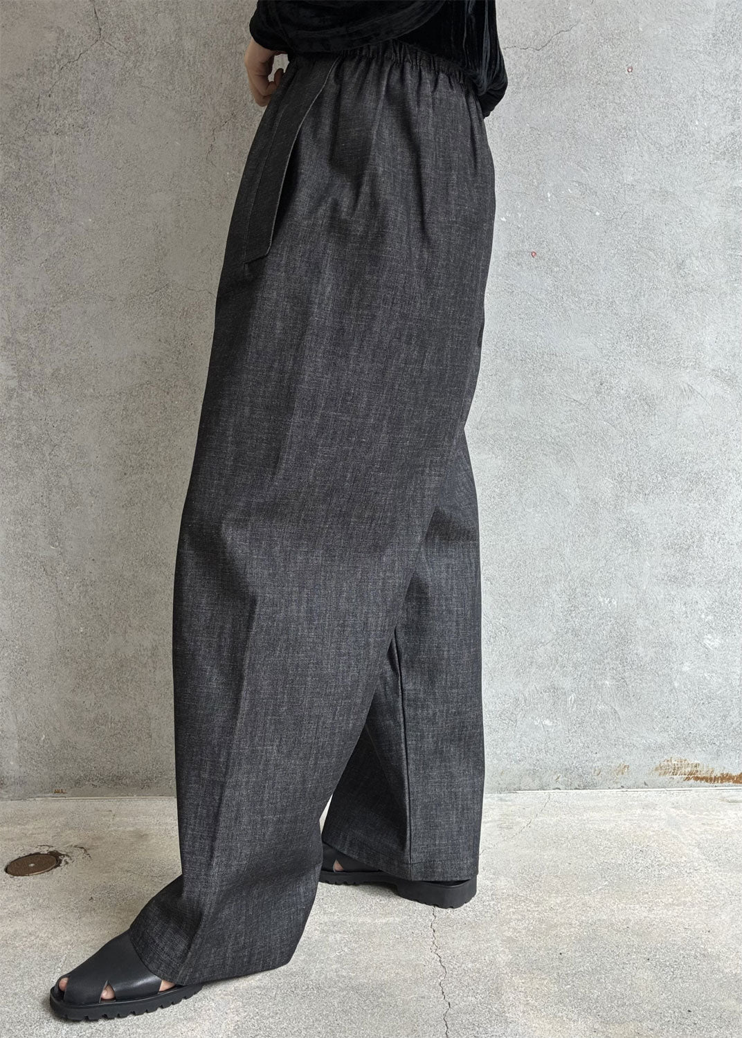 
                  
                    DENIM FLAP POCKET TROUSERS
                  
                