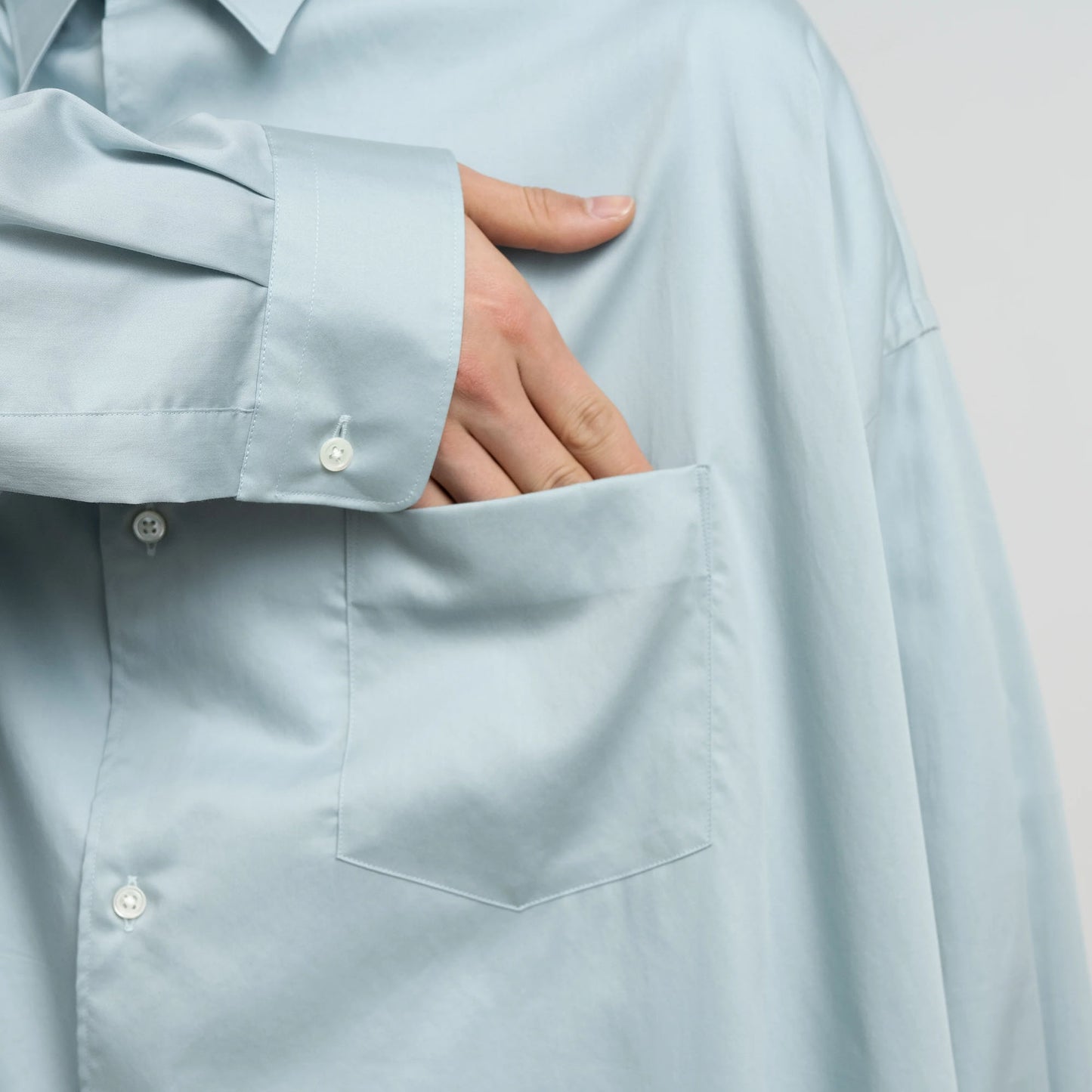 
                  
                    SILICON POPLIN OVERSIZED REGULAR COLLAR SHIRT
                  
                
