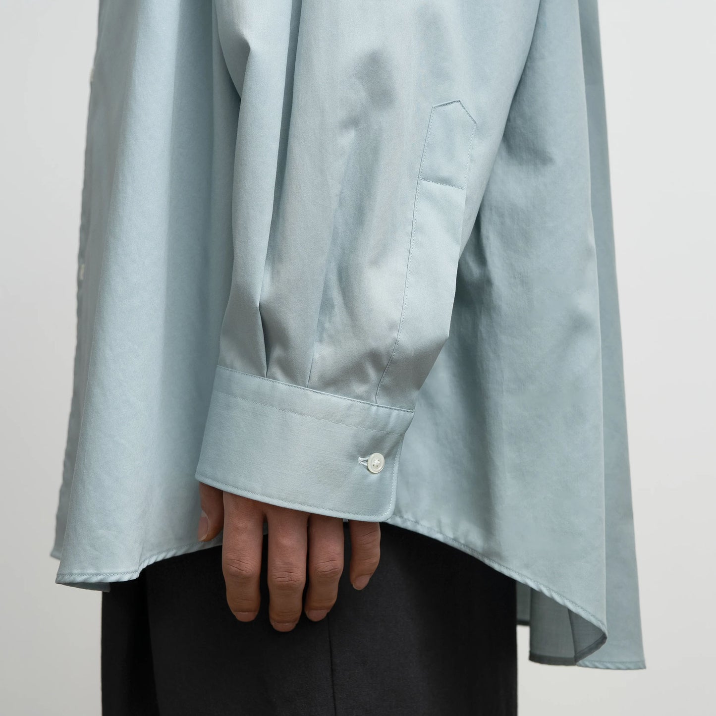 
                  
                    SILICON POPLIN OVERSIZED REGULAR COLLAR SHIRT
                  
                