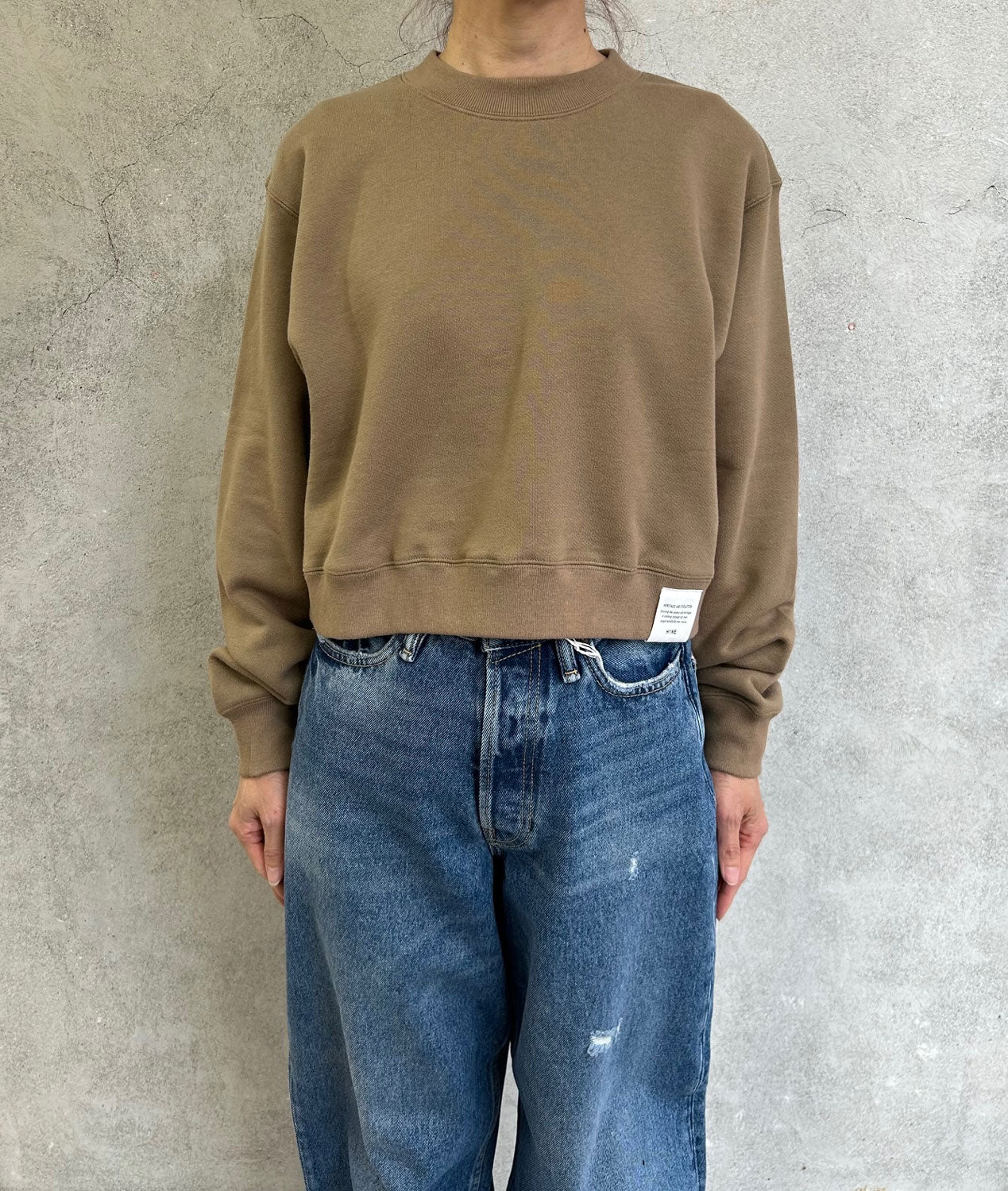 
                  
                    CROPPED SWEAT SHIRT -BEIGE-
                  
                
