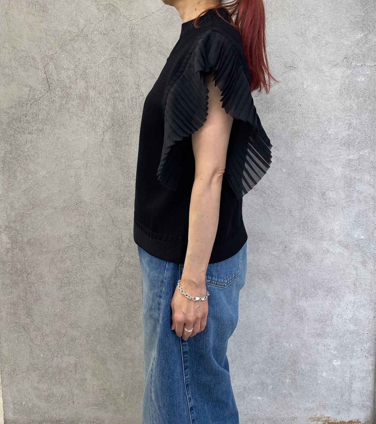 
                  
                    SLEEVELESS PLEATED GUERNSEY KNIT-BLACK-
                  
                