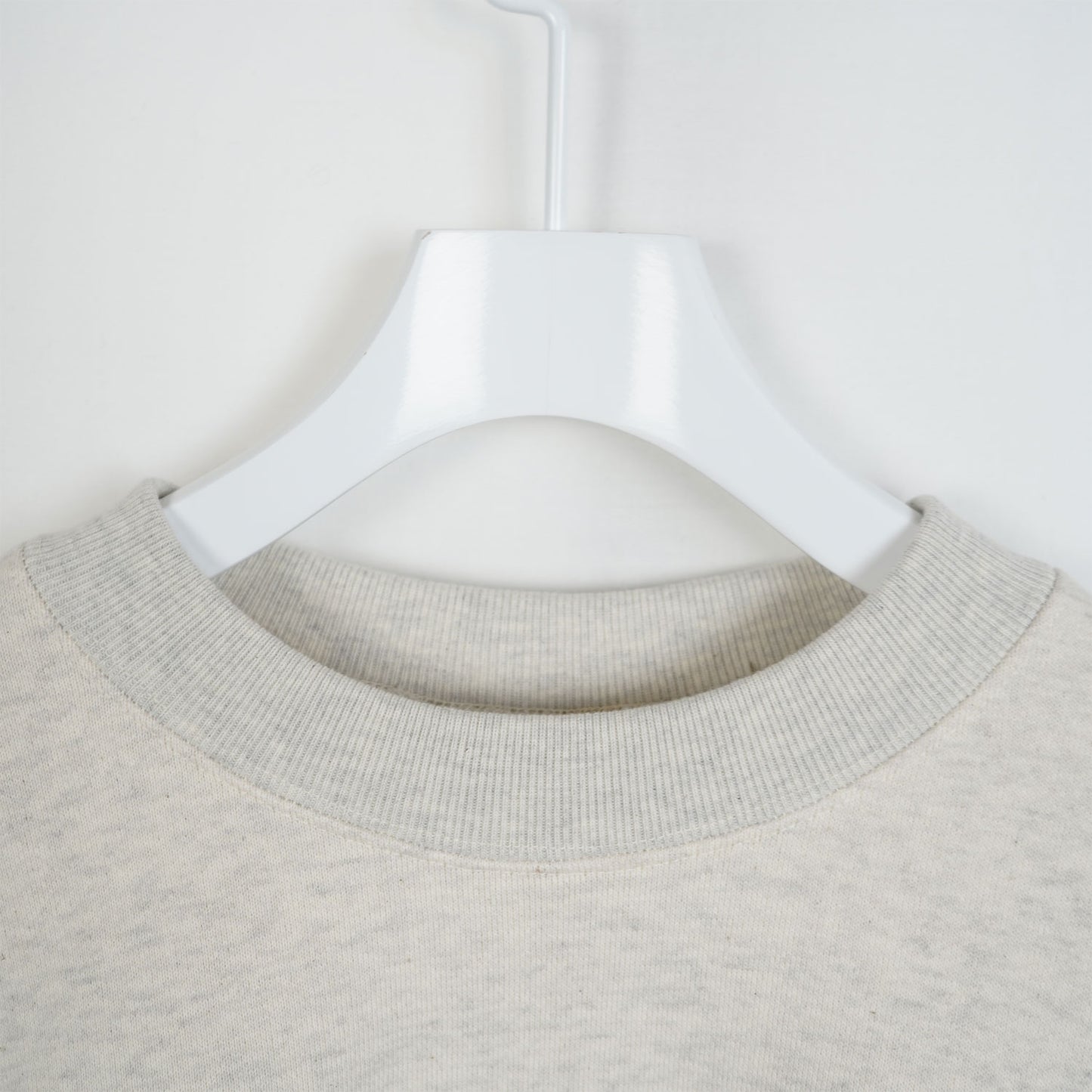 
                  
                    CROPPED SWEAT SHIRT -BEIGE-
                  
                