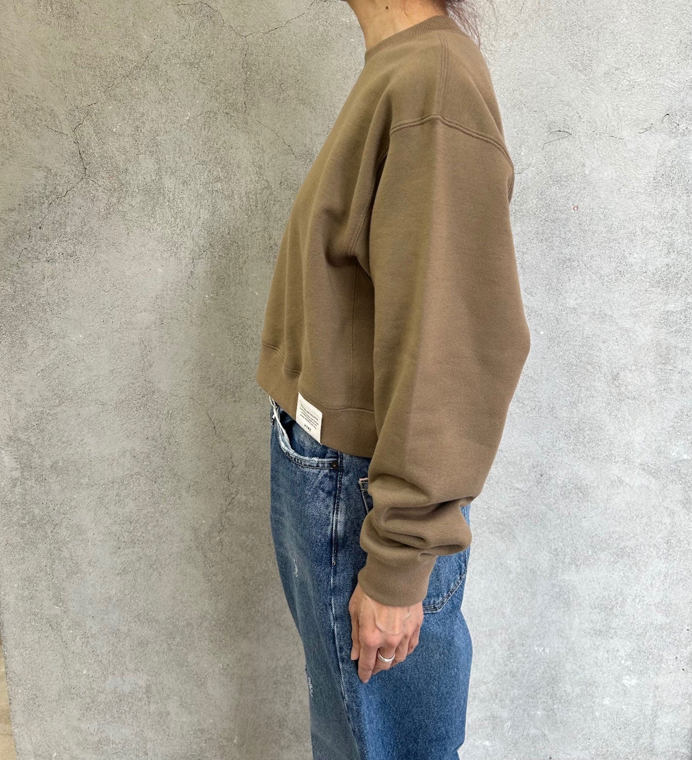 
                  
                    CROPPED SWEAT SHIRT -BEIGE-
                  
                