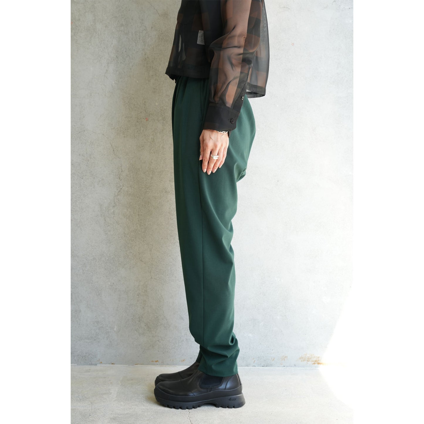 
                  
                    STRETCH TAPERED PANTS-GREEN-
                  
                