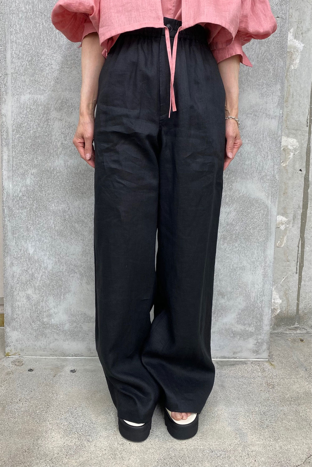
                  
                    LINEN WIDE-LEG PANTS -BLACK-
                  
                