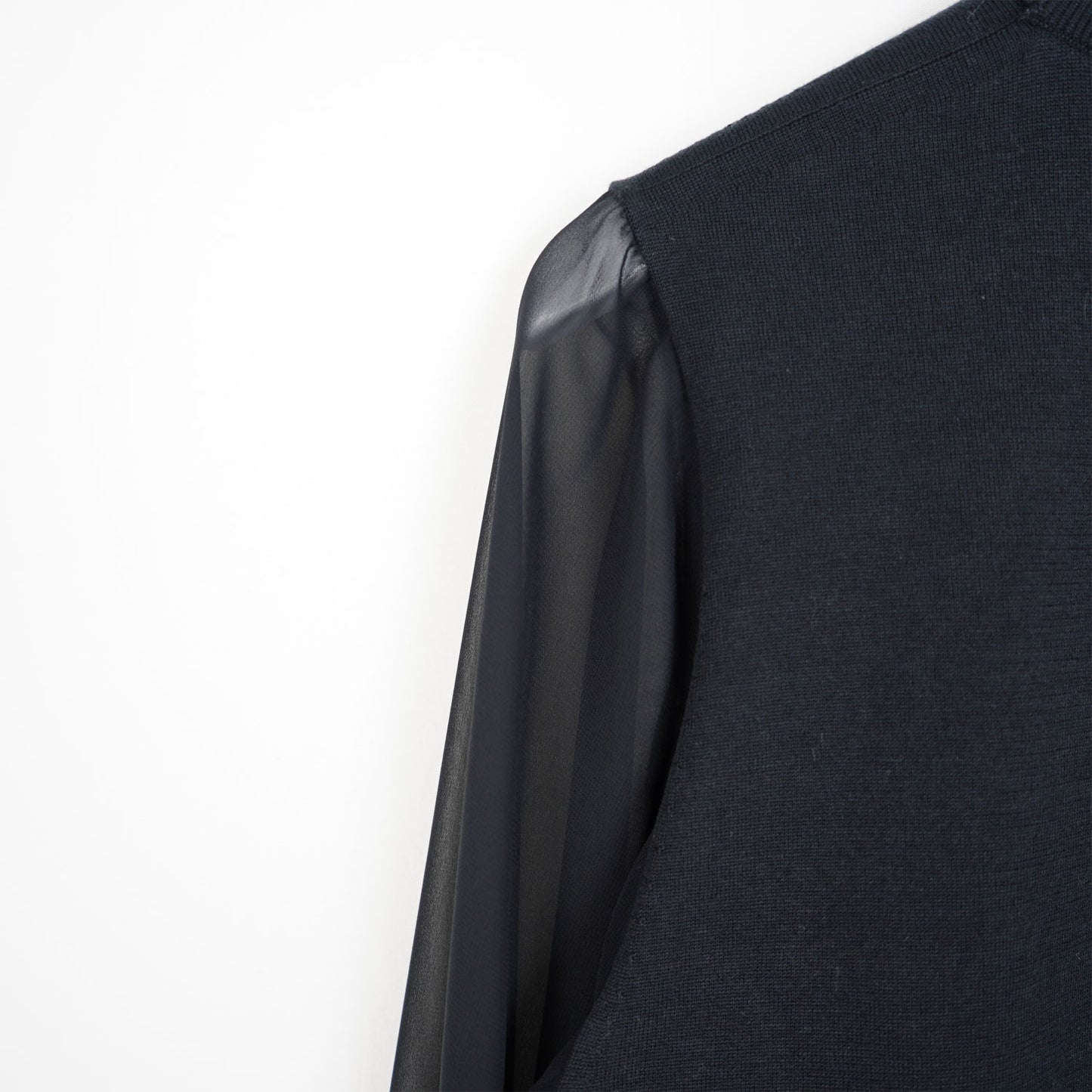 
                  
                    SHEER SLEEVES CREW NECK CROPPED KNIT-BLACK-
                  
                