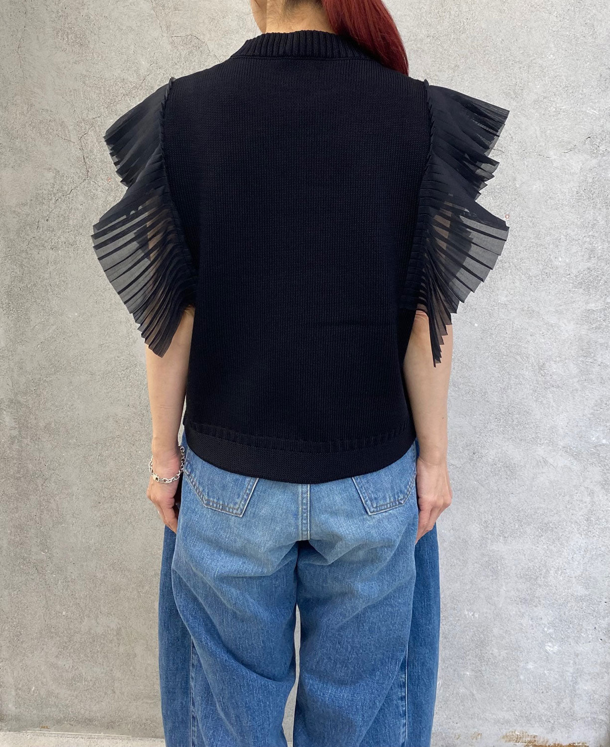 
                  
                    SLEEVELESS PLEATED GUERNSEY KNIT-BLACK-
                  
                