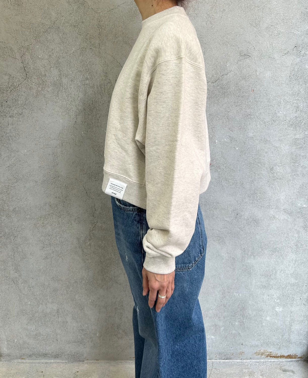 
                  
                    CROPPED SWEAT SHIRT -BEIGE-
                  
                
