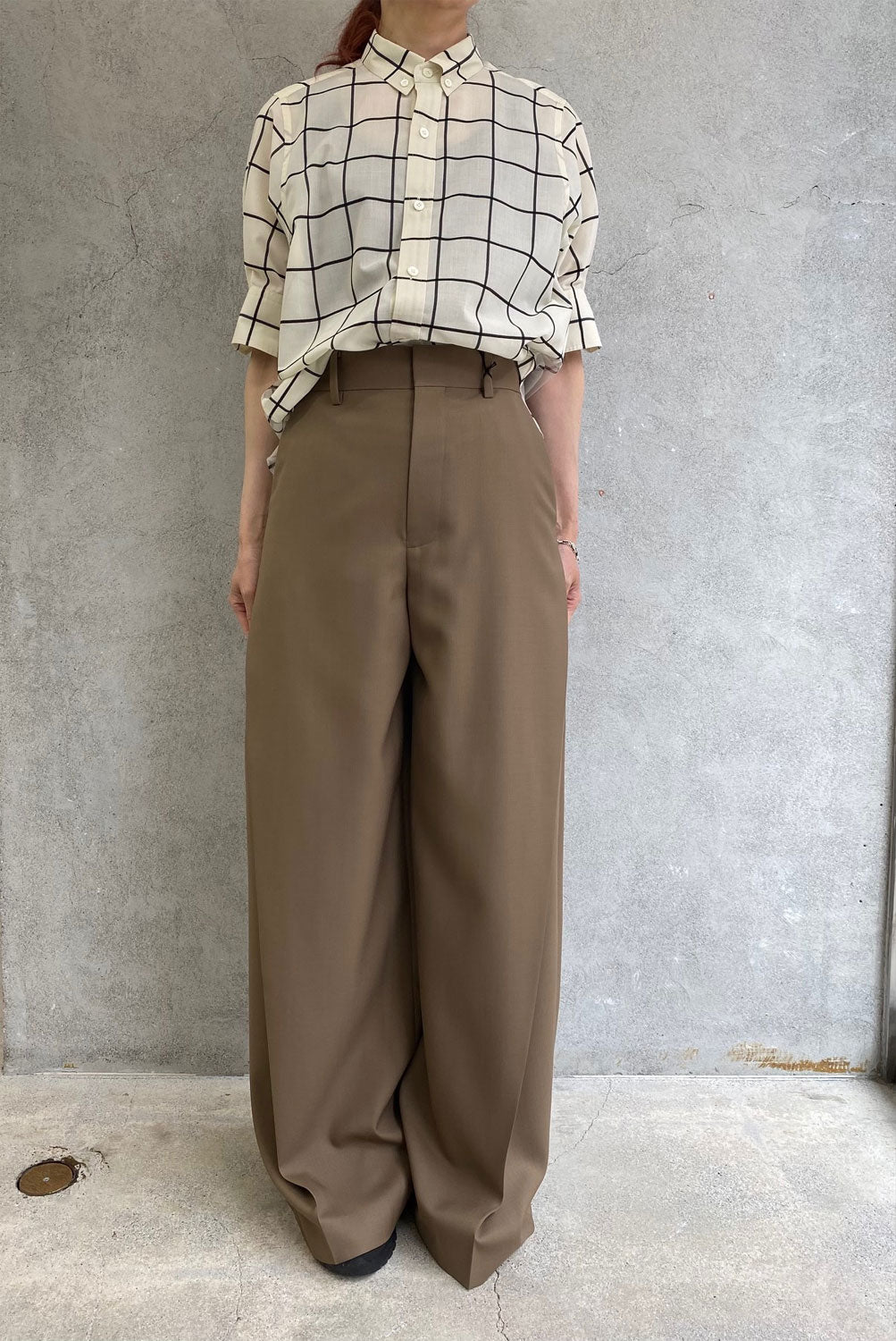 
                  
                    SHEER BACK WINDOWPANE SHORT-SLV BLOUSE-CREAM-
                  
                