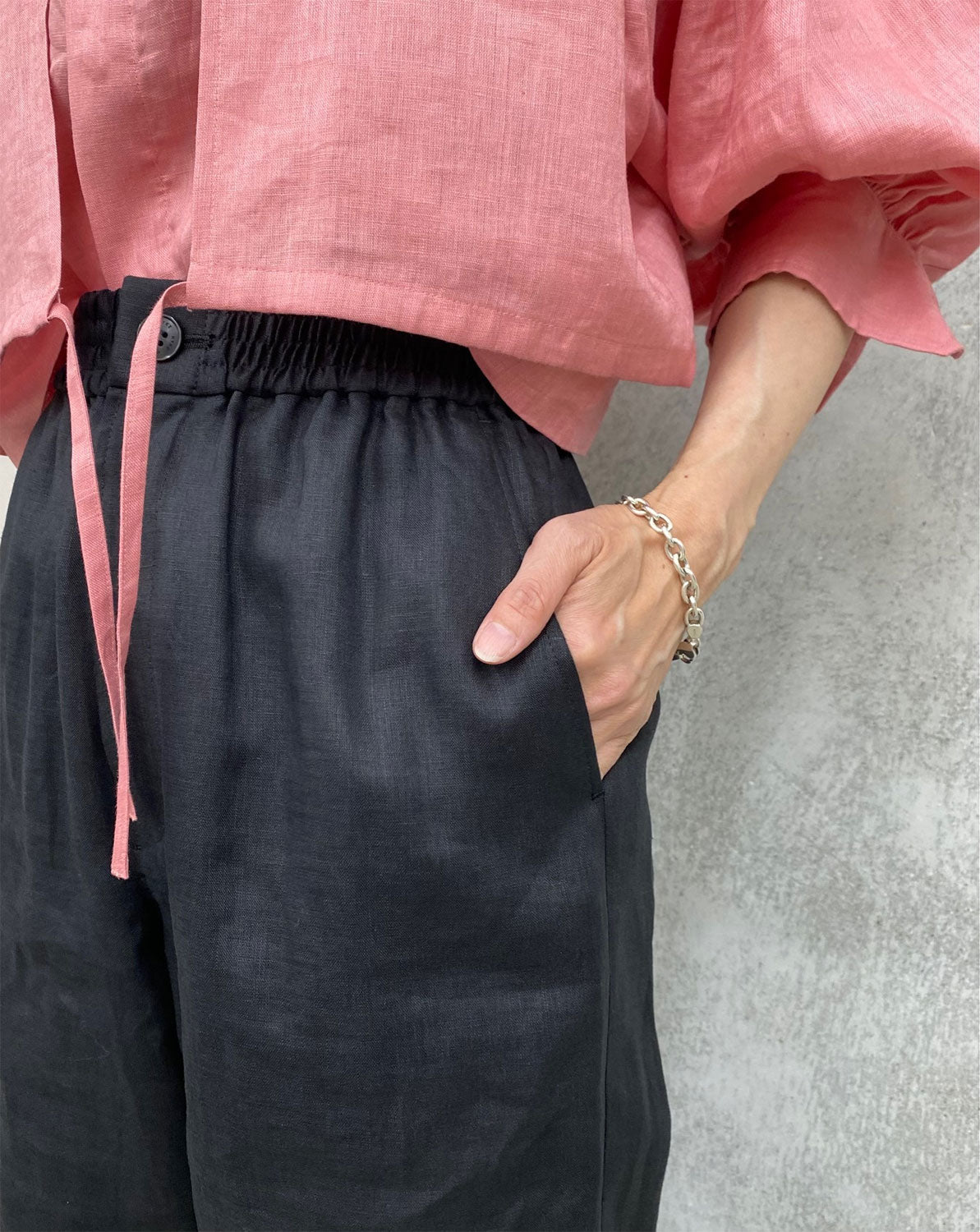 
                  
                    LINEN WIDE-LEG PANTS -BLACK-
                  
                