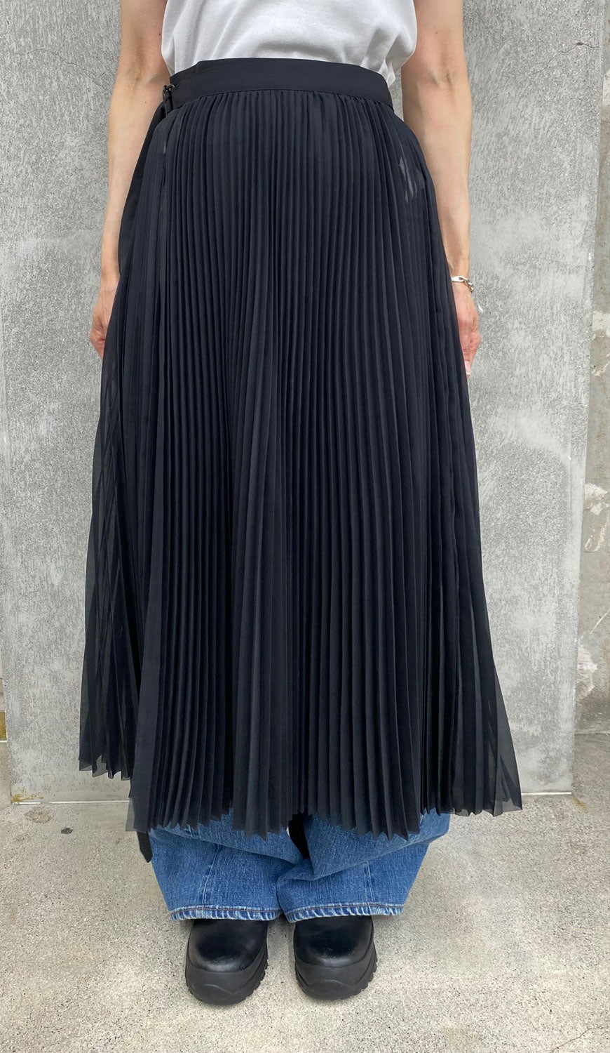 SHEER PLEATED WRAP DRESS‐NAVY- – OBLIGE