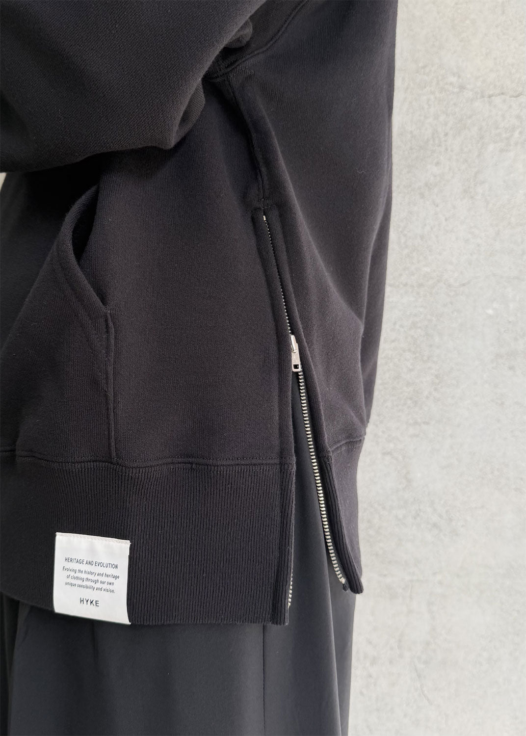 
                  
                    SWEAT HOODIE-BLACK-
                  
                