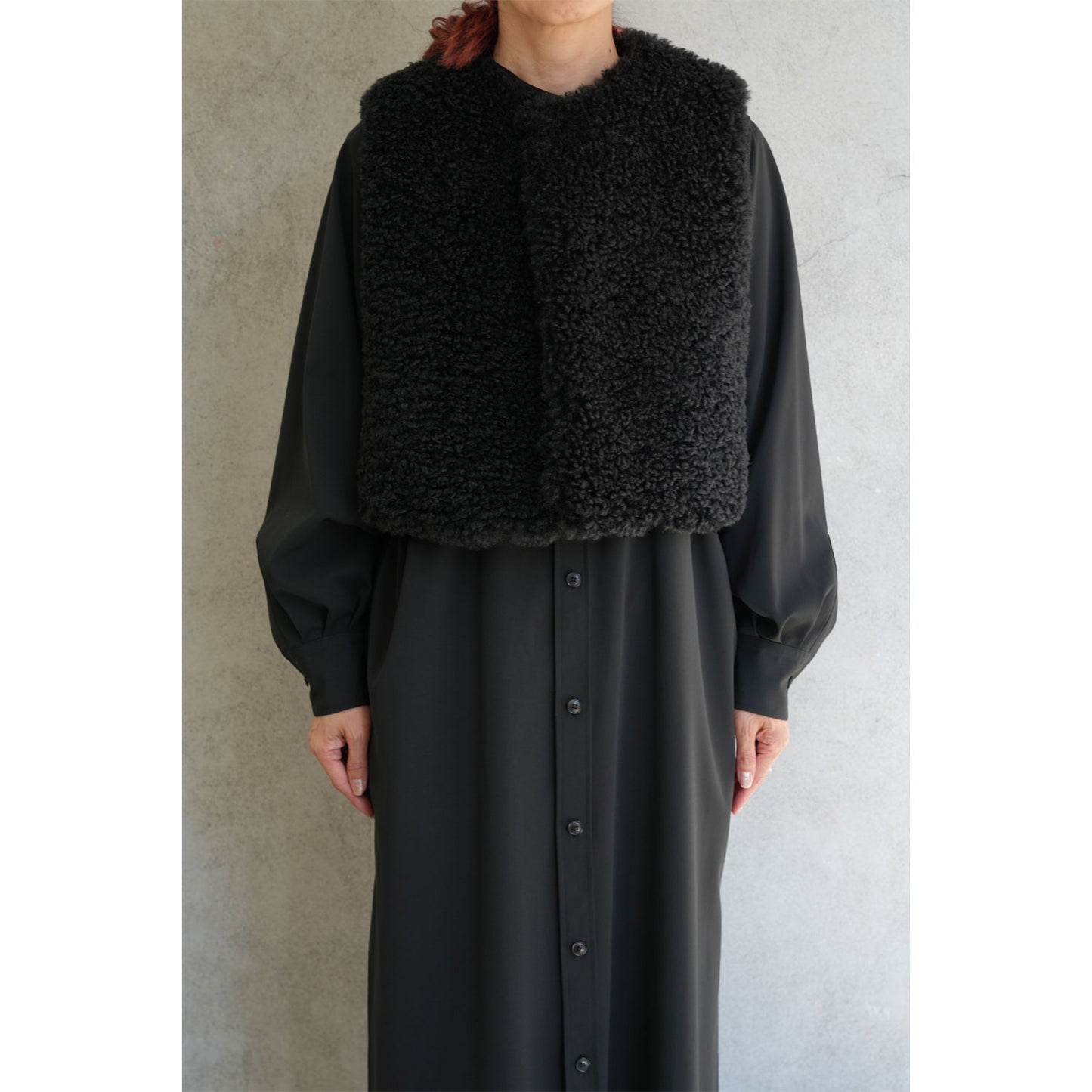 
                  
                    FAUX SHEARLING CROPPED VEST-BLACK-
                  
                