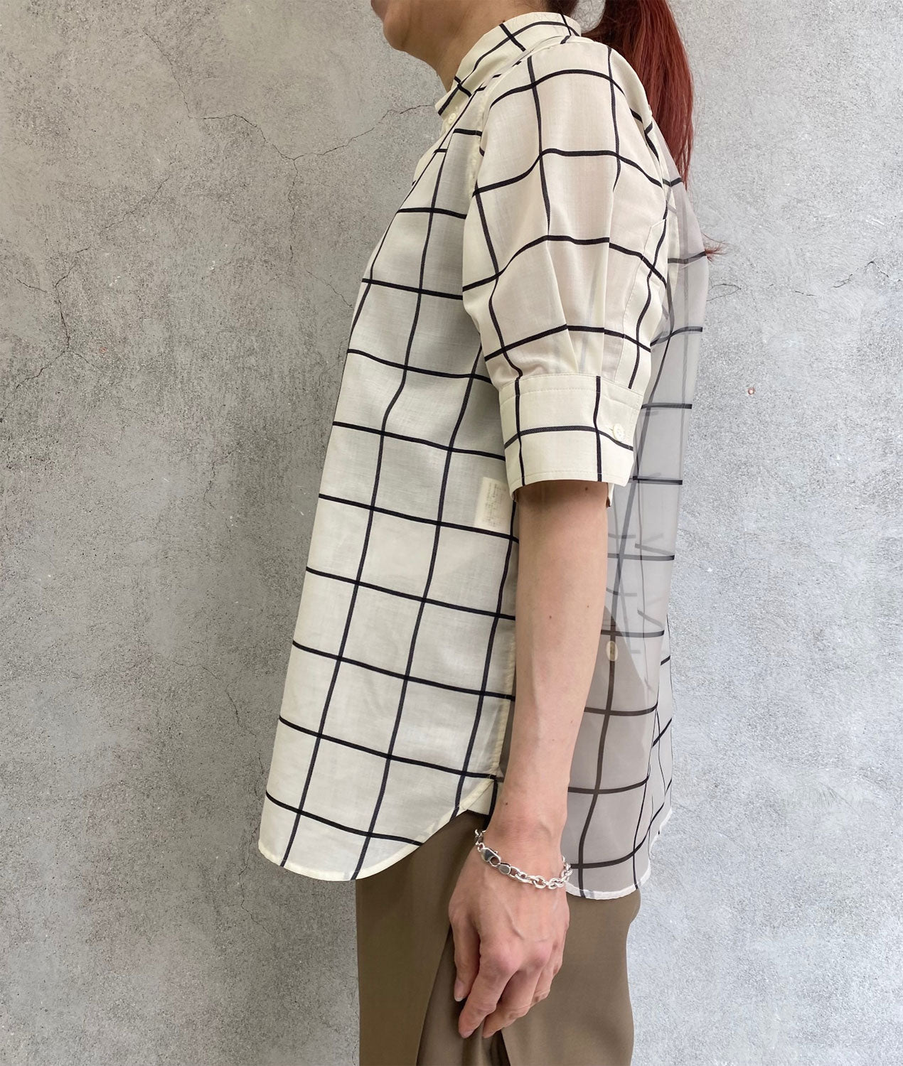 
                  
                    SHEER BACK WINDOWPANE SHORT-SLV BLOUSE-CREAM-
                  
                