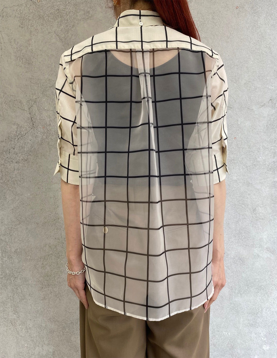 
                  
                    SHEER BACK WINDOWPANE SHORT-SLV BLOUSE-CREAM-
                  
                